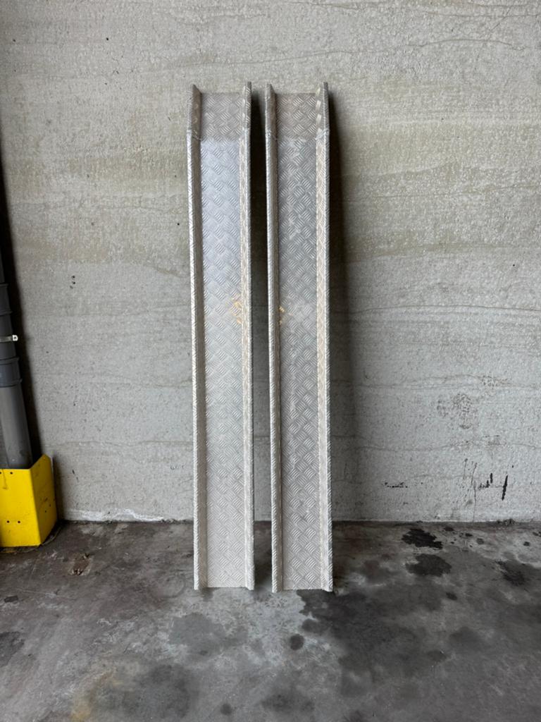 2 nieuwe rijplaten, Doe-het-zelf en Verbouw, Ophalen of Verzenden, Zo goed als nieuw
