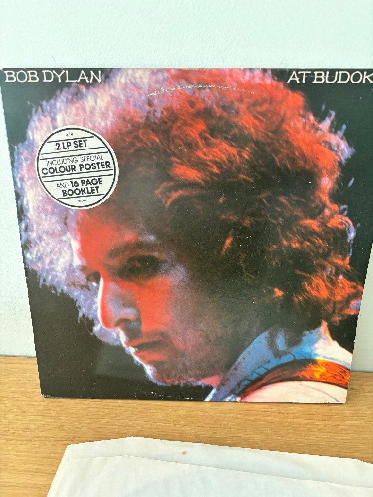 LP - Bob Dylan - at budokan, Cd's en Dvd's, Vinyl | Rock, Gebruikt, Poprock, LP, Dubbel-LP, Gatefold hoes, Inclusief boekje, Inclusief poster