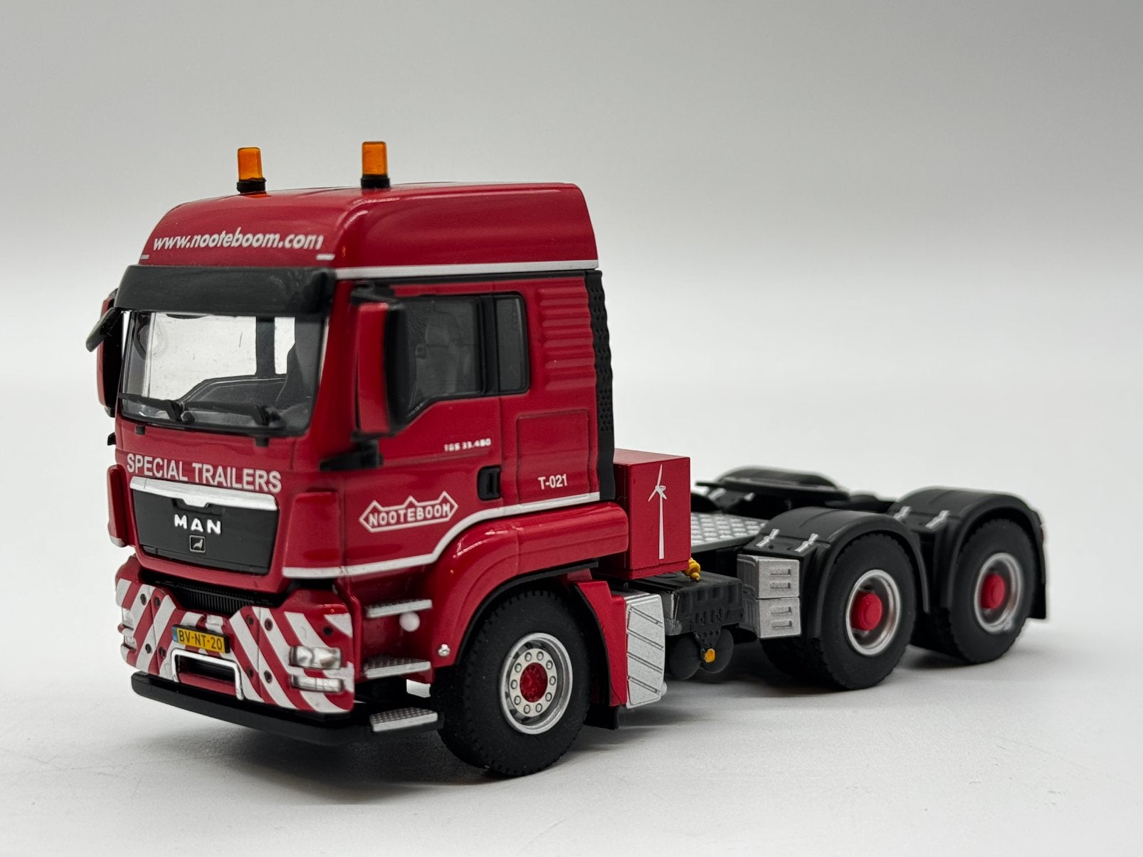 WSI MAN TGX 6x4 NOOTEBOOM