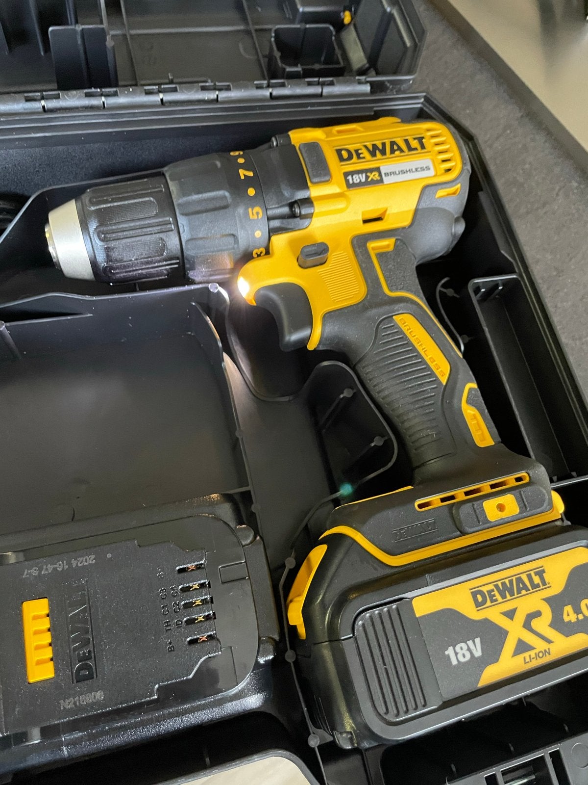 Nieuwe DeWALT DCD777M2T-QW Accu Schroefboormachine 18V, 600 watt of meer, Variabele snelheid, Nieuw, Ophalen of Verzenden
