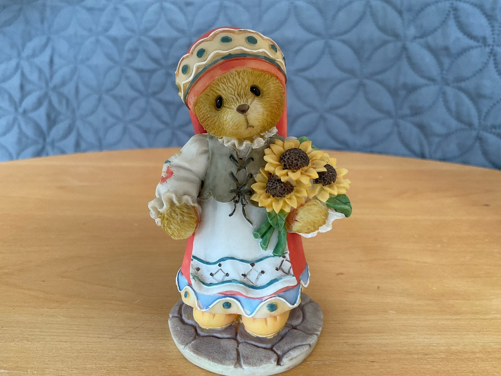 Cherished teddies Nadia. Landen collectie., Verzamelen, Poppetjes en Figuurtjes, Ophalen of Verzenden, Zo goed als nieuw