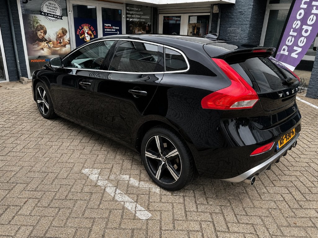 Volvo V40 R-Design T4 190PK | Sportief & Luxe | 2017 | Zwart, Auto's, Dealer onderhouden, Zwart, Particulier, 1342 kg