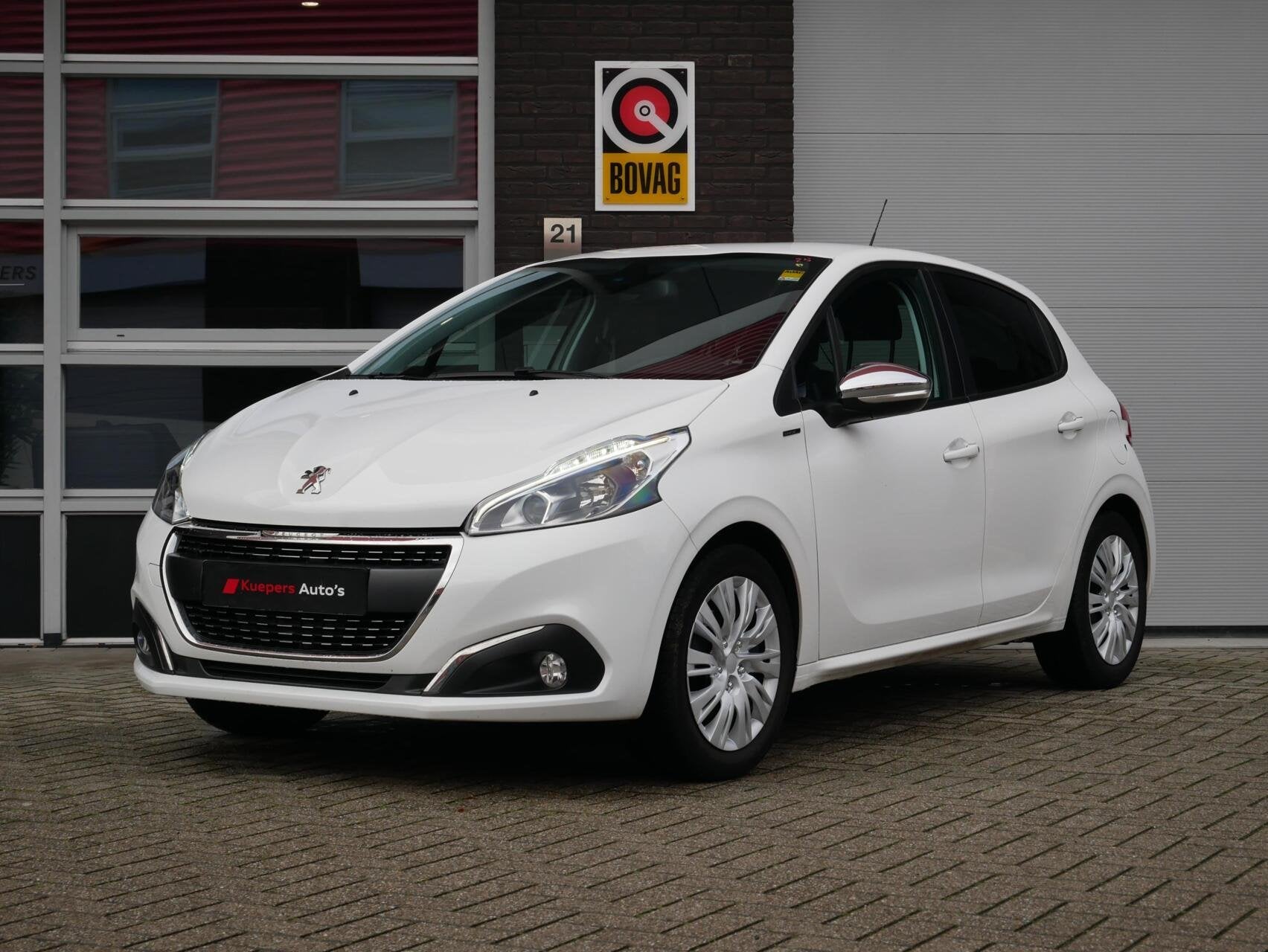 Peugeot 208 1.2 PureTech Signature Nieuwe Riem| Carplay| Sto, Stof, Gebruikt, Zwart, 1199 cc