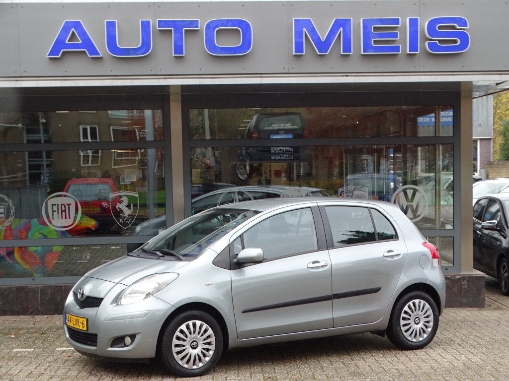 Toyota YARIS 1.3 VVTI ASPIRATION Automaat Airco Trekhaak, Auto's, 101 pk, 750 kg, 4 cilinders, Bedrijf