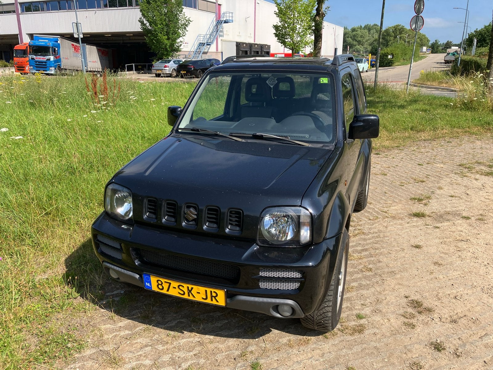 Suzuki Jimny 1.3 4WD 2006 Zwart, Auto's, Suzuki, 40 €/maand, 4 stoelen, Zwart, Vierwielaandrijving