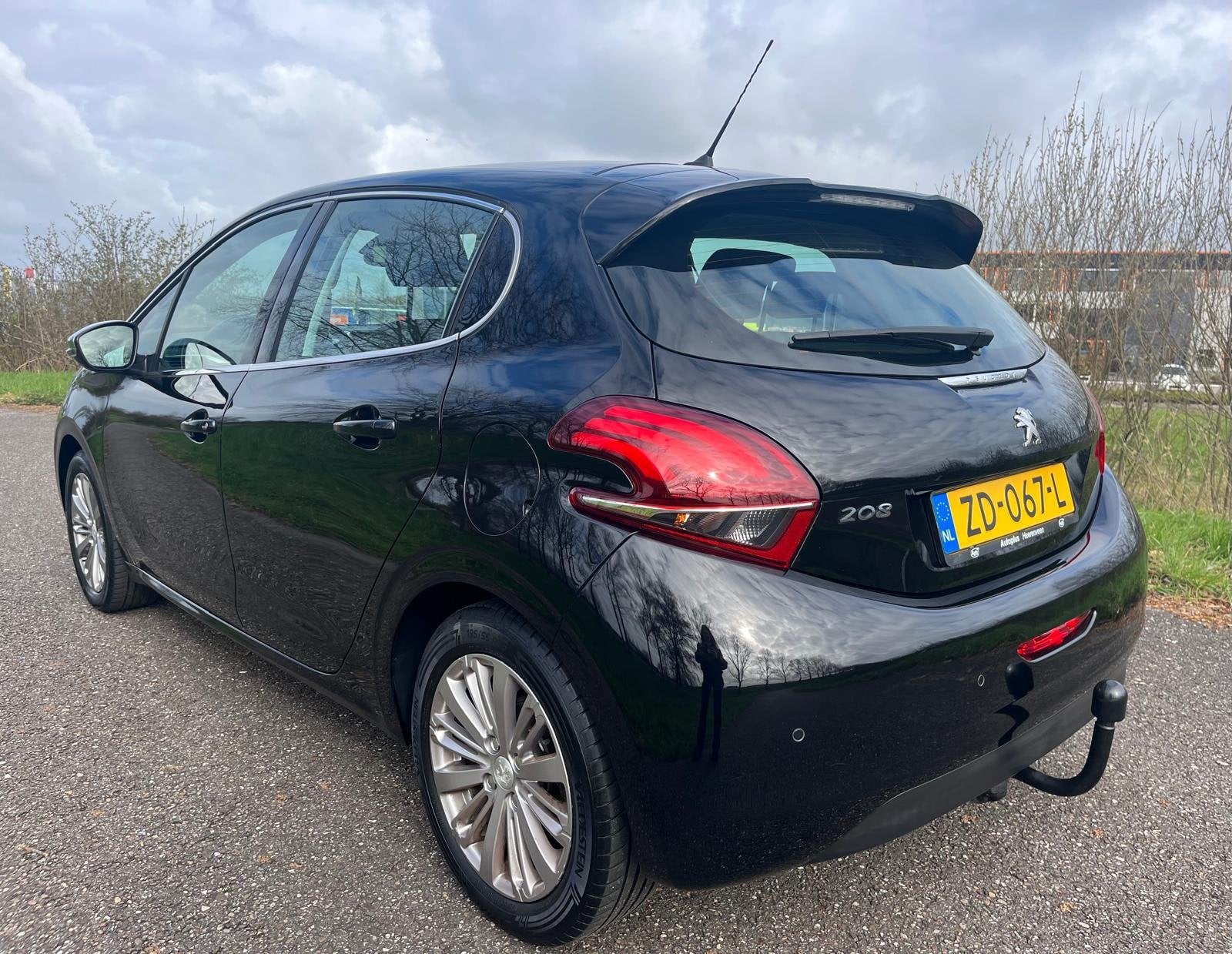Peugeot 208 1.2 PureTech Blue Lease Allure (bj 2019), Auto's, Voorwielaandrijving, Gebruikt, Euro 6, 1199 cc