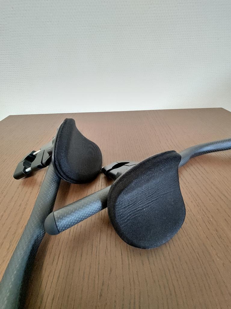 Aerobars carbon voor triatlon en tijdrit, Fietsen en Brommers, Overige typen, Racefiets, Ophalen of Verzenden, Zo goed als nieuw