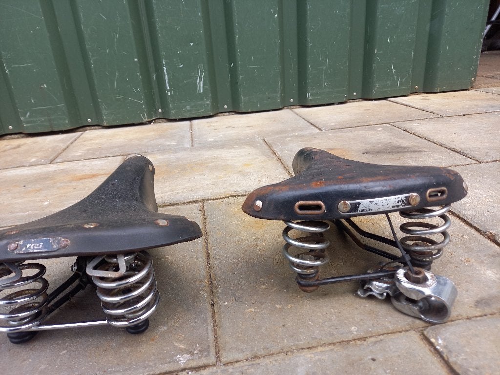2 oude fiets zadels brooks en lepper, Ophalen of Verzenden, Gebruikt