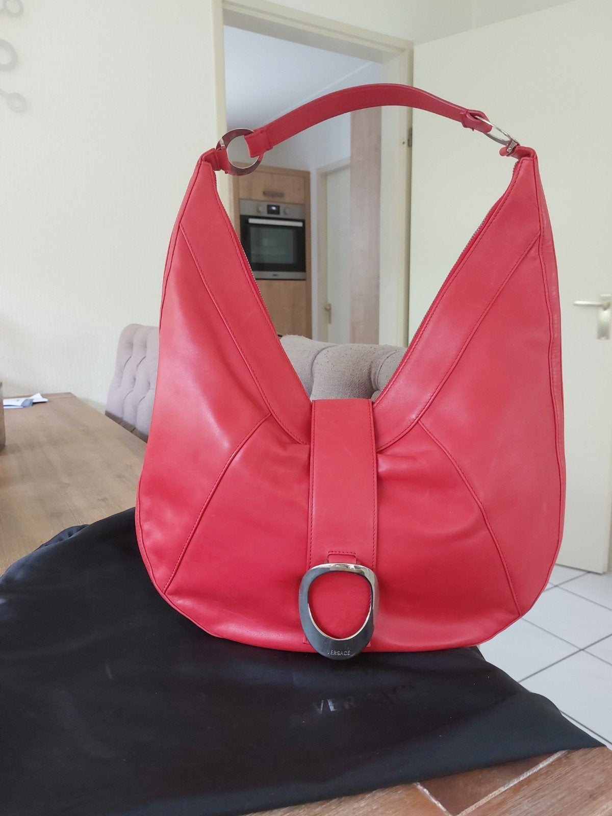 Prachtige rode Versace tas, Sieraden, Tassen en Uiterlijk, Tassen | Damestassen, Ophalen of Verzenden, Zo goed als nieuw, Rood