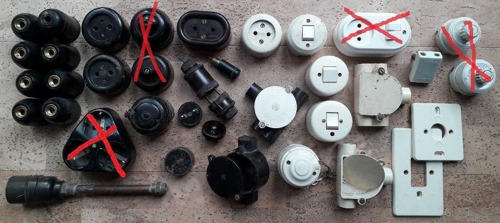 Antiek schakelmateriaal lichtknop stopcontact bakeliet, Ophalen of Verzenden