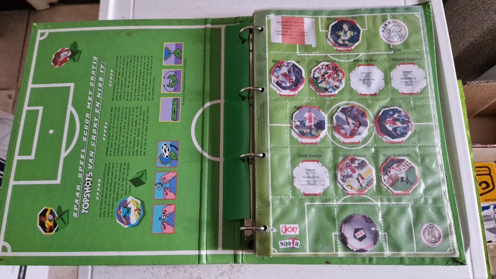 oude voetbalverzameling plaatjes-vhs banden enz, Verzamelen, Ophalen of Verzenden, Gebruikt, Buitenlandse clubs, Poster, Plaatje of Sticker