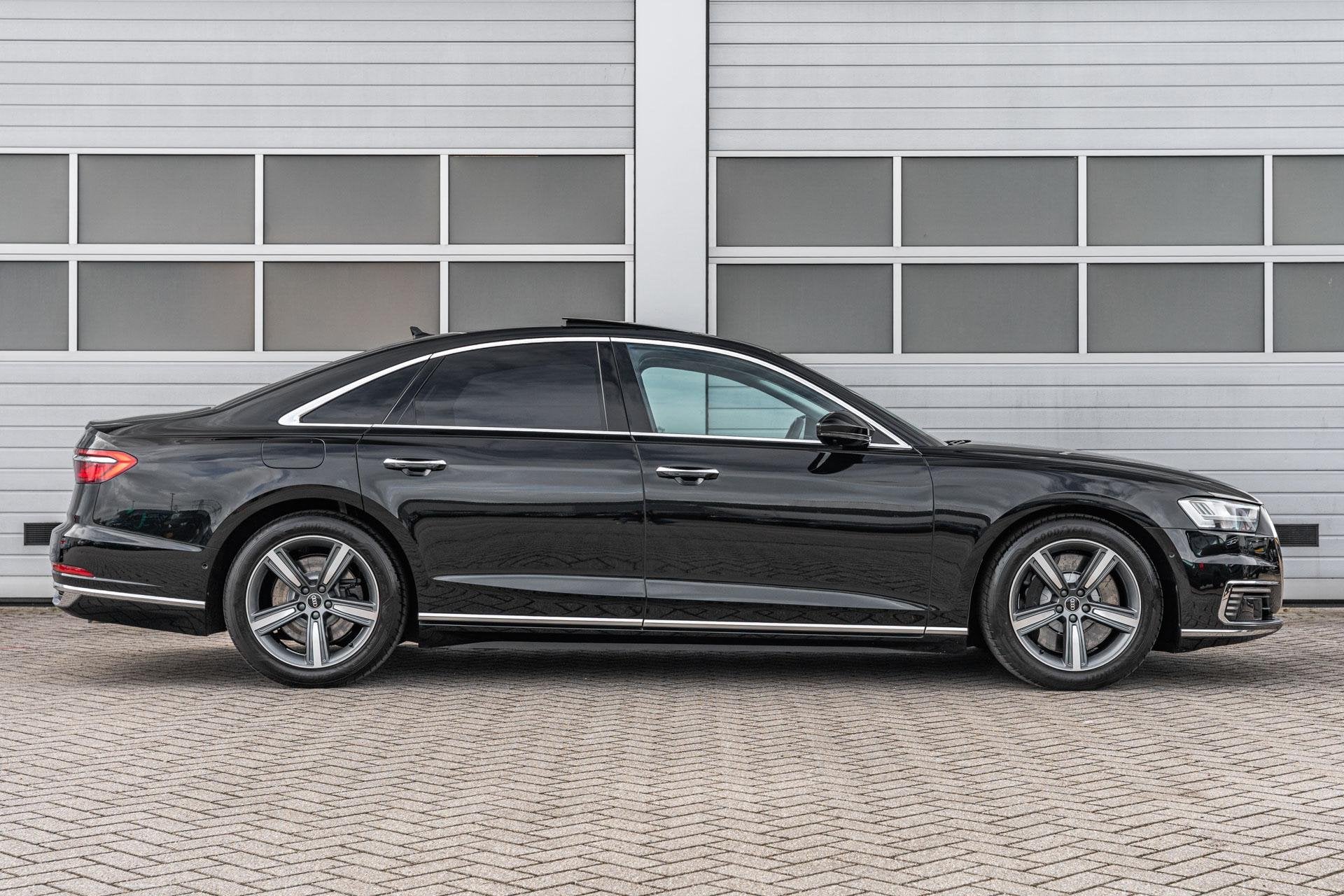 Audi A8 60 TFSIe 449pk quattro | Panoramadak | B&O Audio | 3, Auto's, Audi, Automaat, 14 kWh, 2995 cc, Lichtsensor