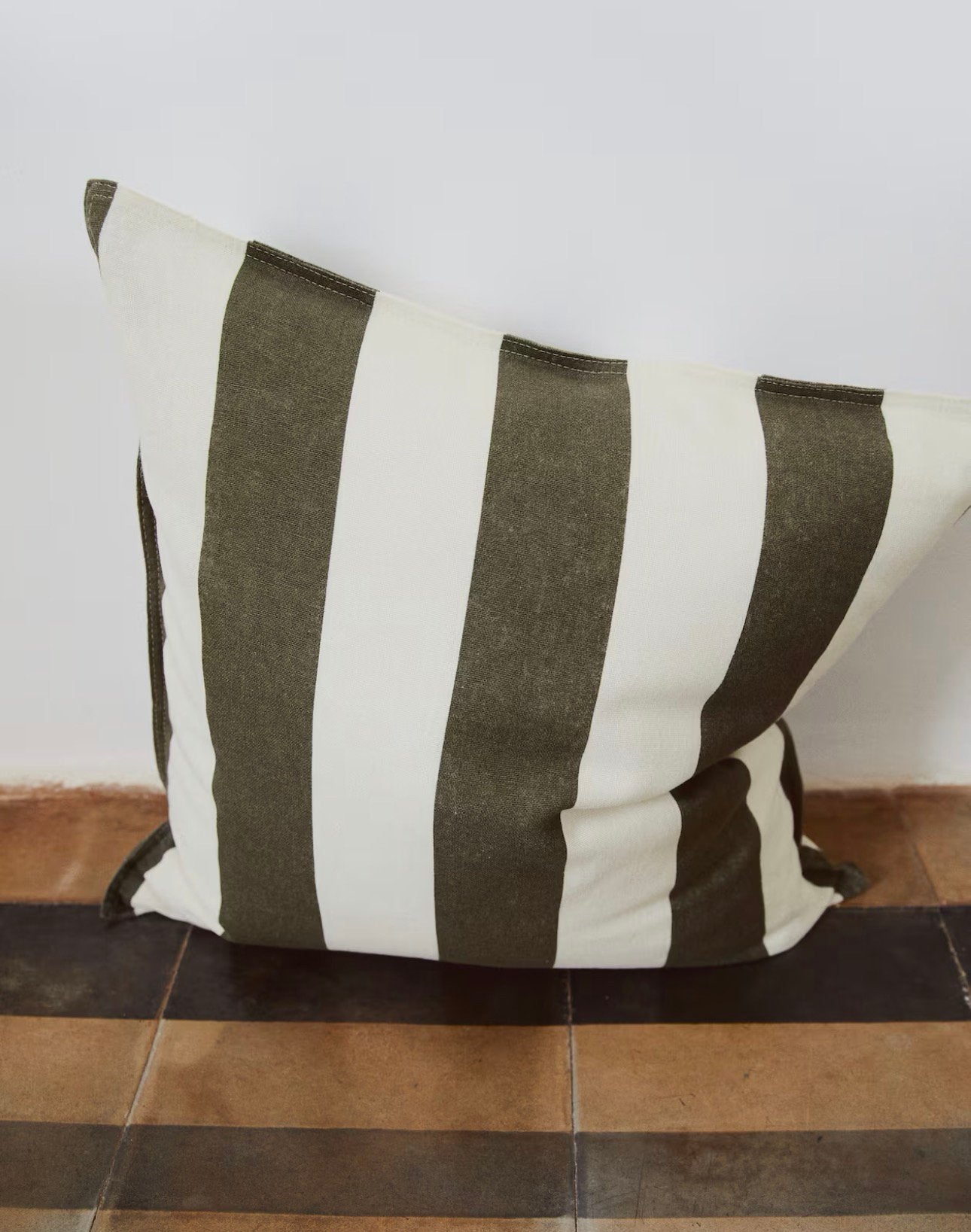 H&M Home Linnen Kussen + Binnenkussen Olijfgroen, Ophalen of Verzenden, Nieuw