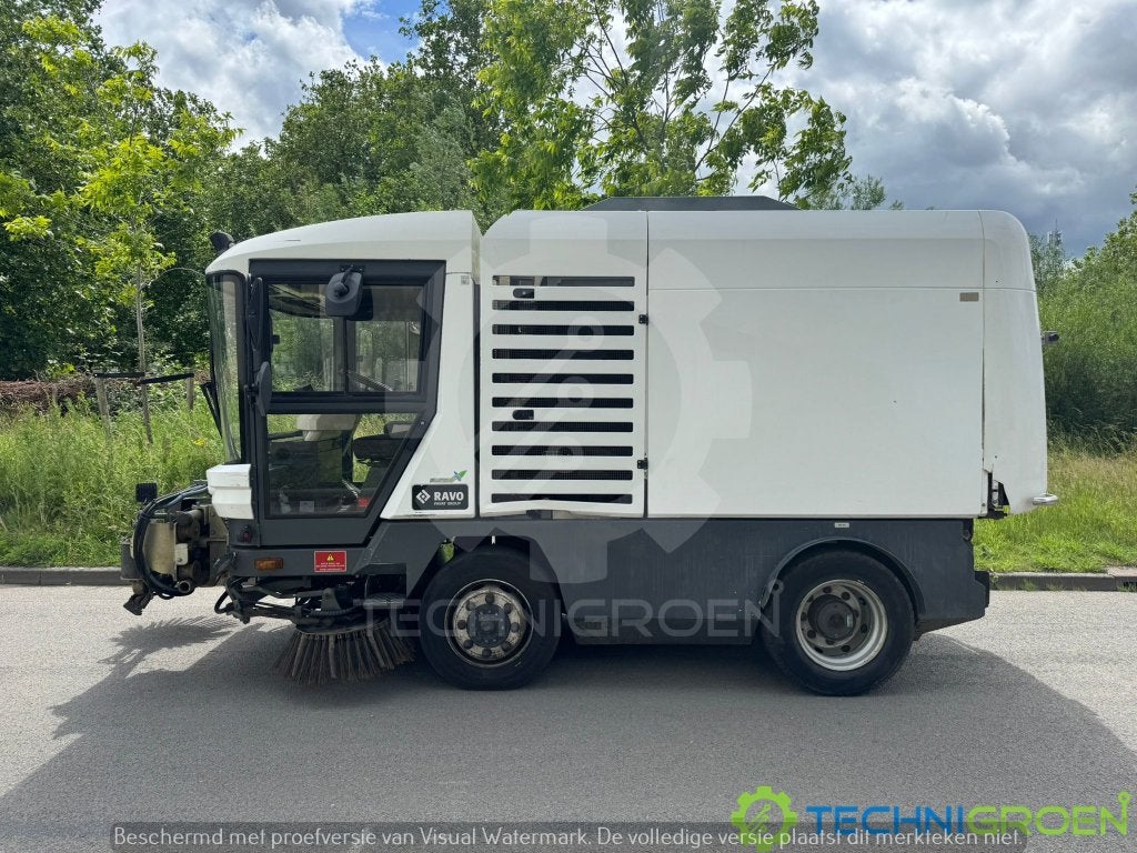 Ravo veegmachine 540 EURO 5 2014 met derde borstelarm STH, Ophalen