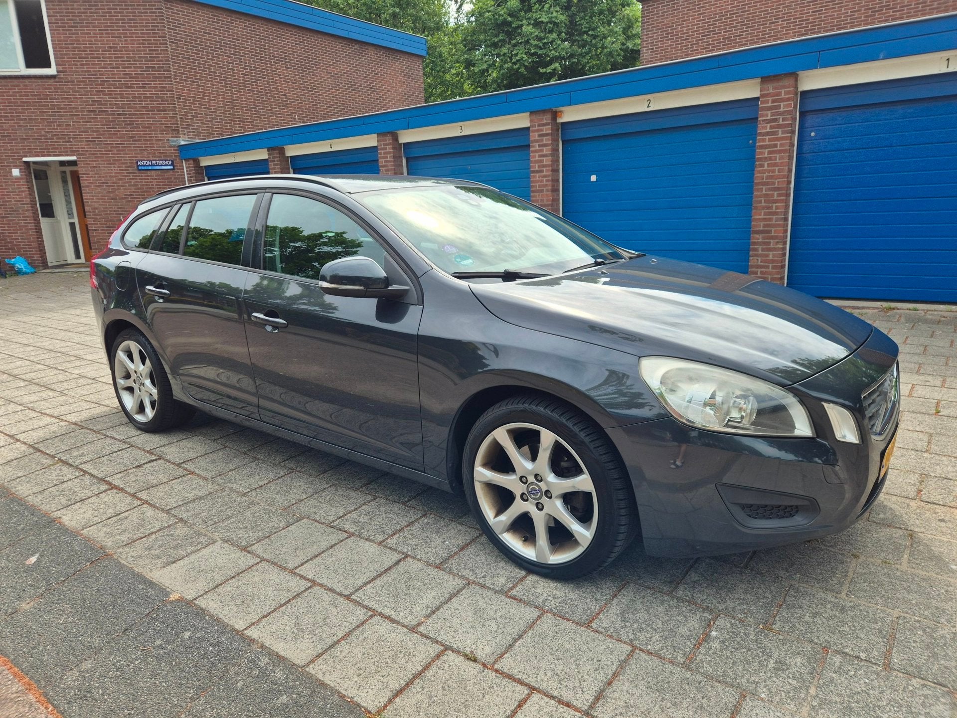 Volvo V60 1.6 T3 Kinetic Airco Cruise NAVI, Auto's, Voorwielaandrijving, 4 cilinders, 150 pk, Origineel Nederlands