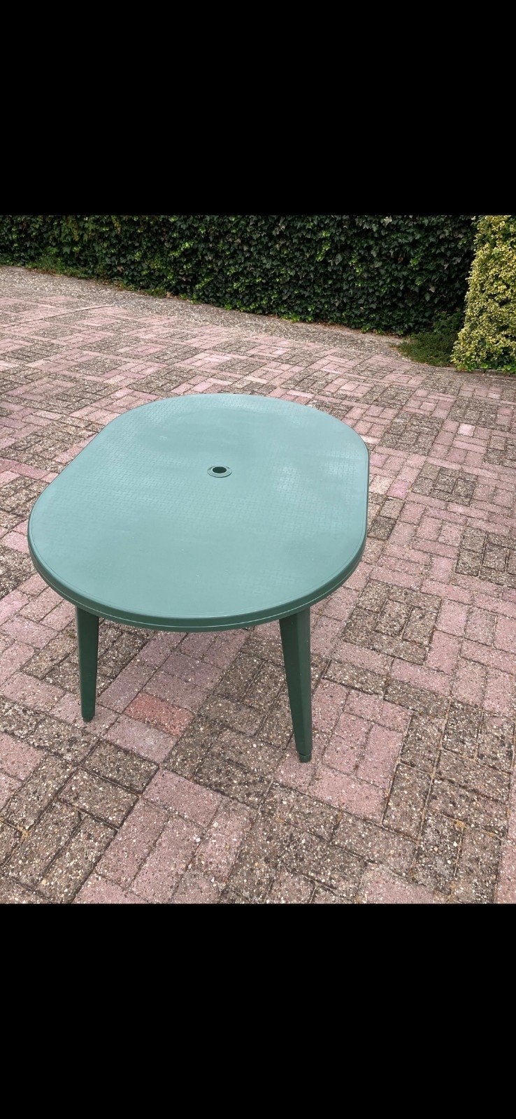 Gratis Groene ovale tuintafel van kunststof, Tuin en Terras, Tuintafels, Gebruikt, Ovaal, Kunststof, Ophalen
