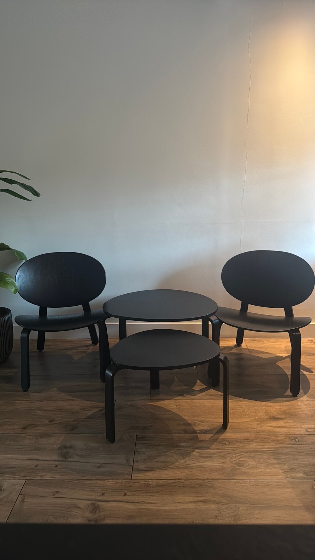Twee leuke stoelen en twee tafeltjes, Ophalen, Gebruikt, Twee, Zwart