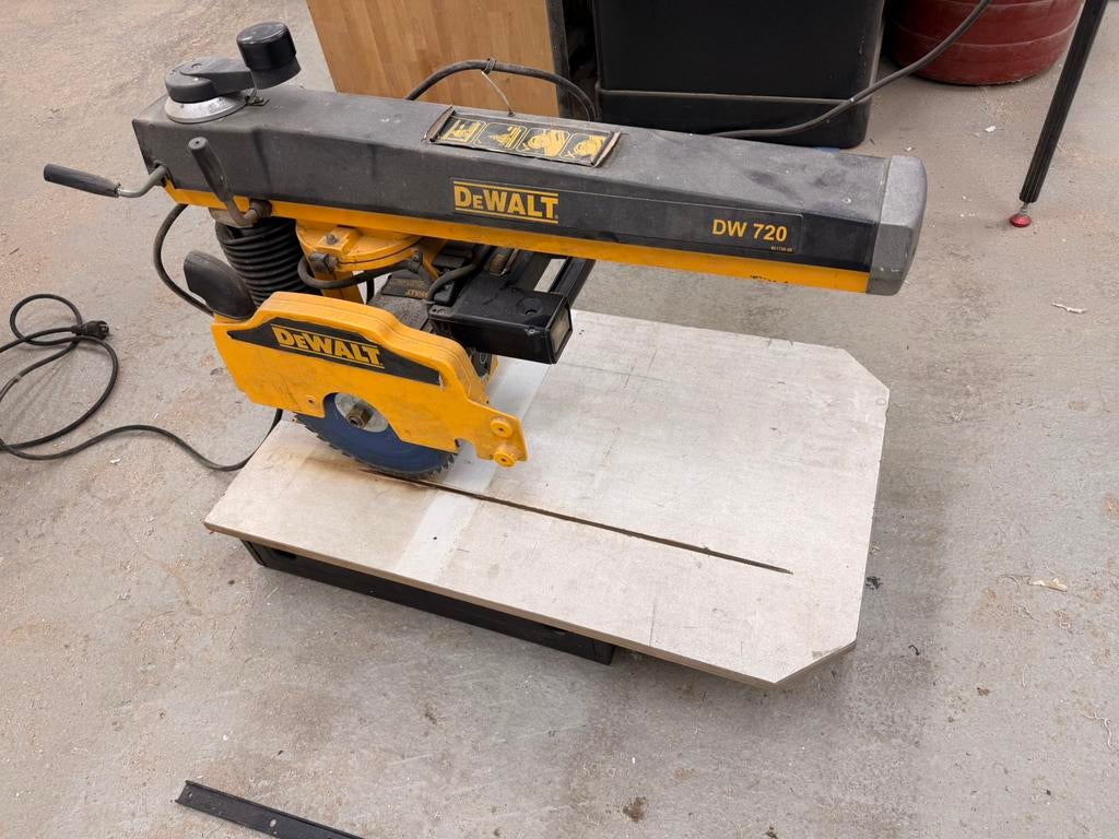 DeWalt radiaalzaag in nette staat, Doe-het-zelf en Verbouw, Gereedschap | Zaagmachines, Ophalen, Gebruikt, 70 mm of meer, Afkortzaag