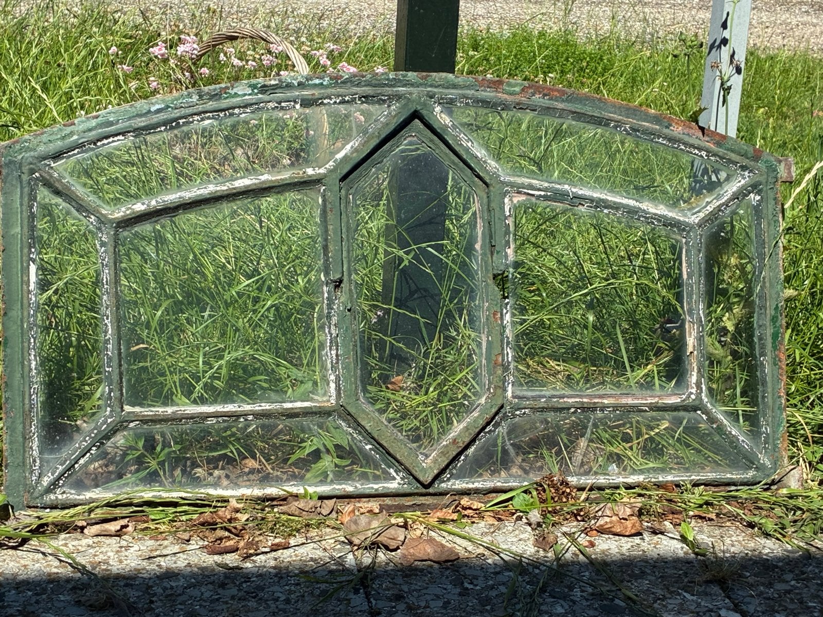 Antiek gietijzeren raam met glas, Doe-het-zelf en Verbouw, Glas en Ramen, Ophalen, Gevelraam of Ruit, Gebruikt, Minder dan 80 cm