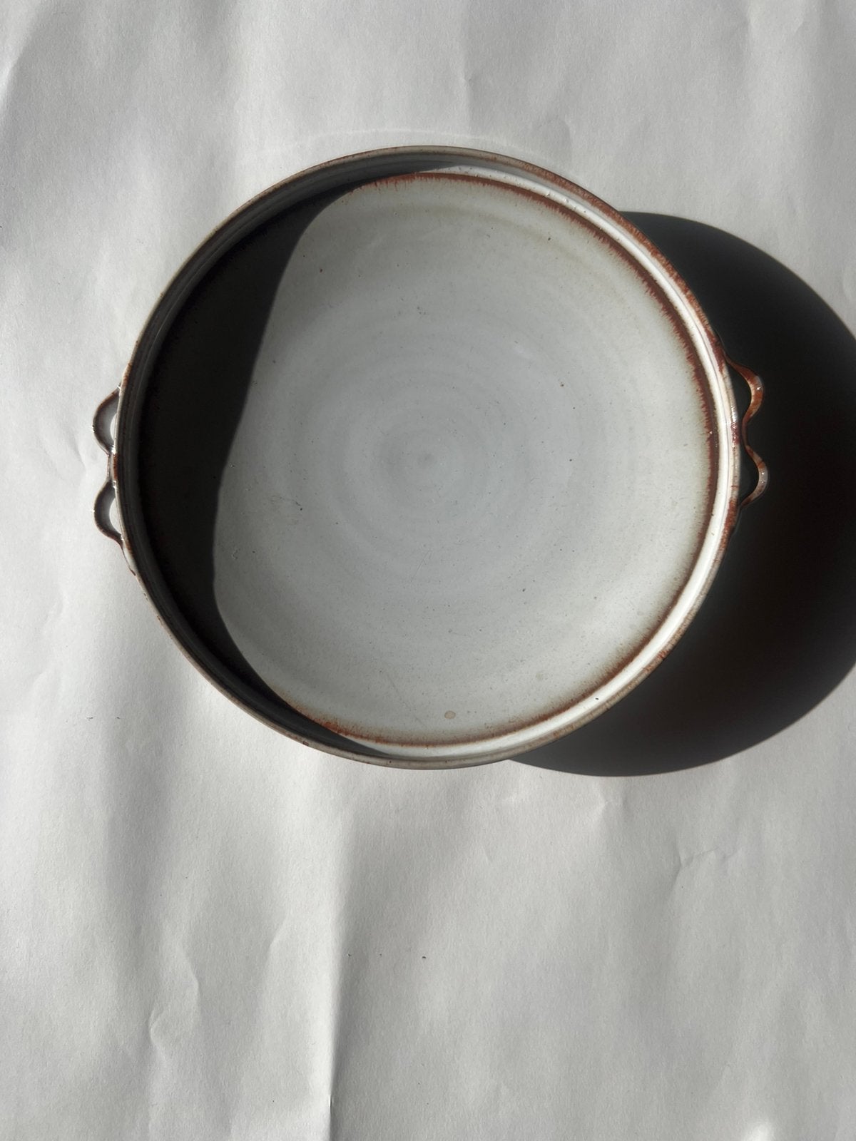 Bijzonder Mobach bordje met karakteristieke oortjes Ø18 cm, Antiek en Kunst, Ophalen of Verzenden