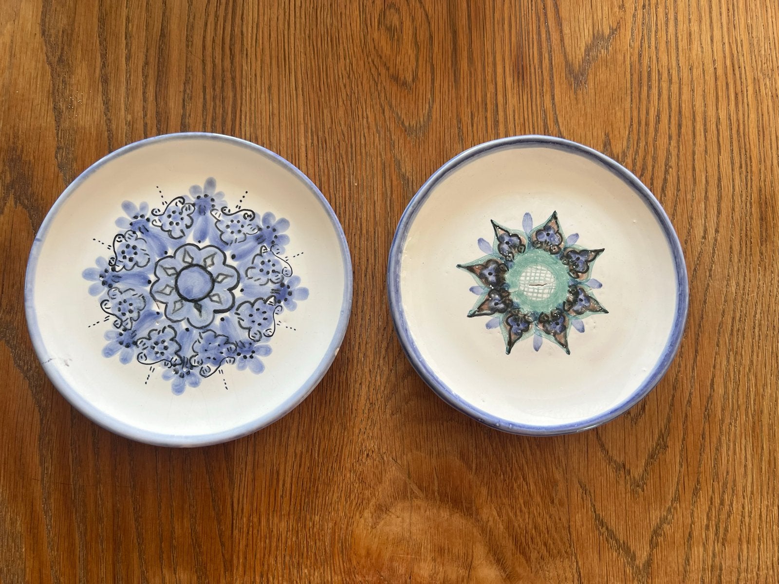Set van 2 handgeschilderde decoratieve borden, Antiek en Kunst, Antiek | Wandborden en Tegels, Ophalen of Verzenden