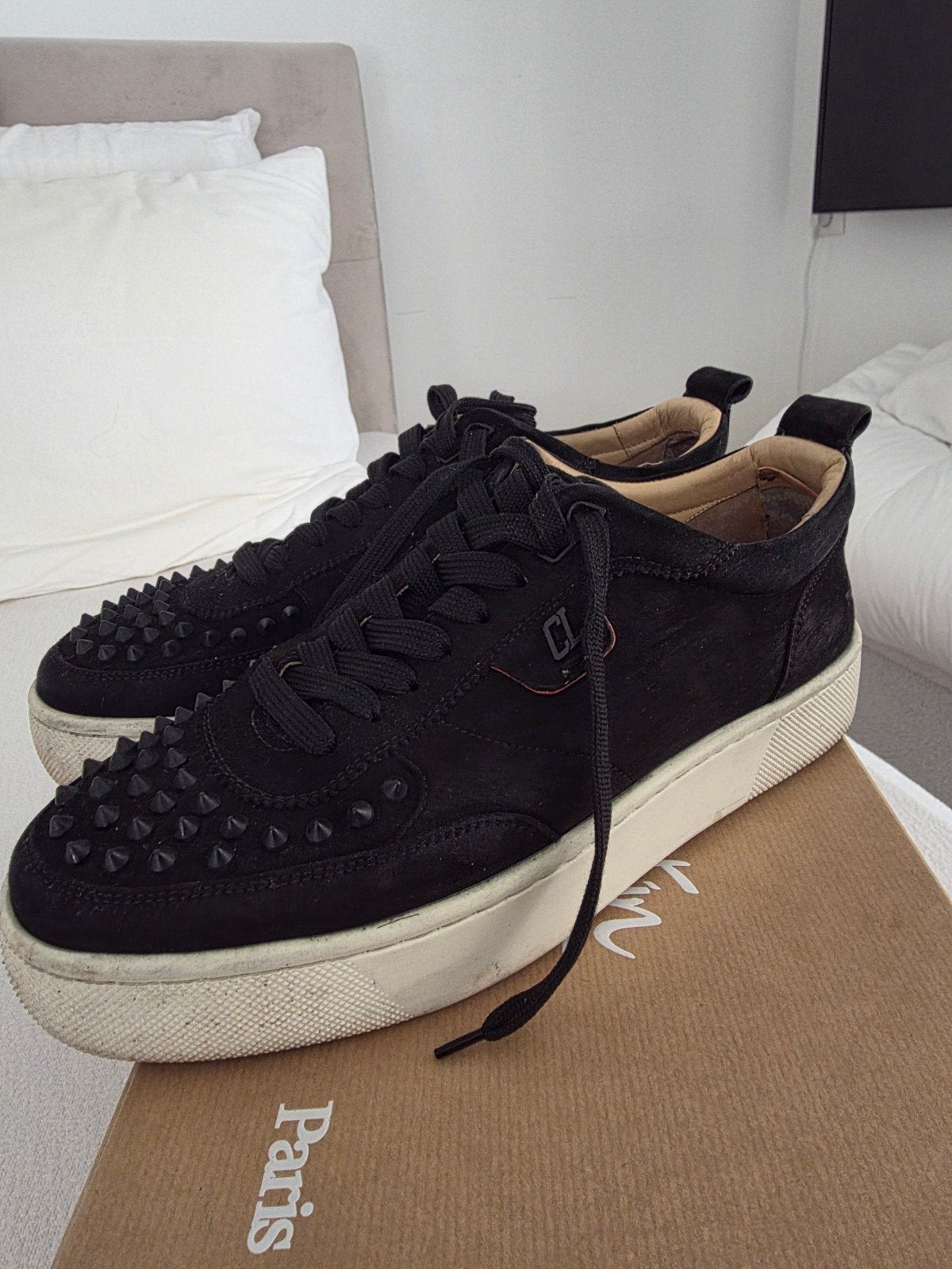 Christian Louboutin Happyrui Spikes Flat Veau Velours, Christian Louboutin, Zwart, Ophalen of Verzenden, Sneakers of Gympen