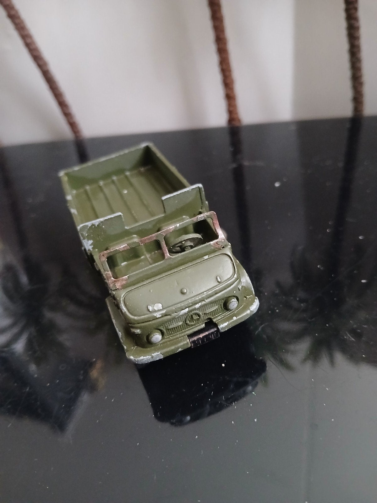 Mercedes Unimog. Dinky toys France,  mist huif, Ophalen of Verzenden, Zo goed als nieuw, Bus of Vrachtwagen, Dinky Toys