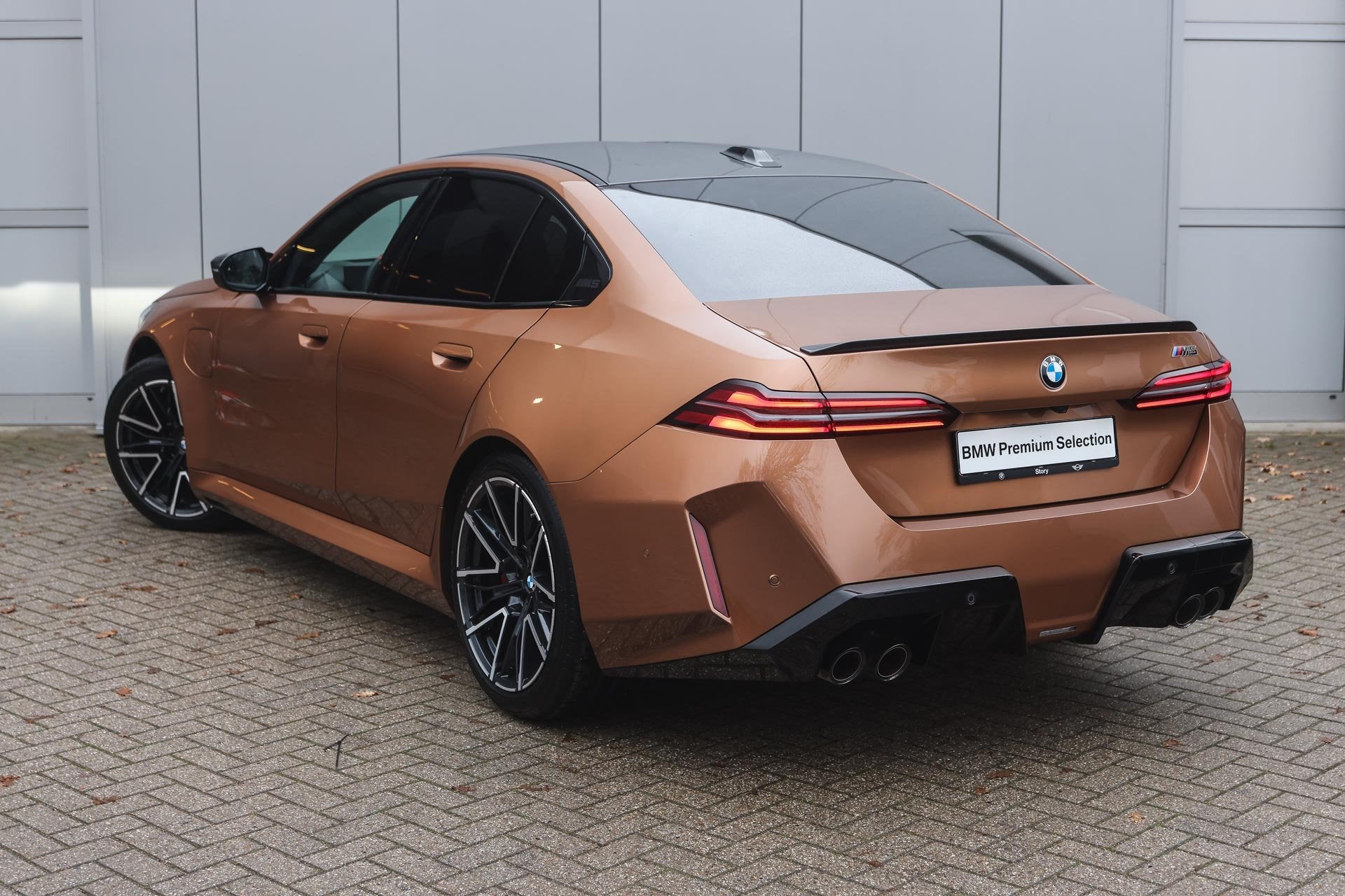 BMW M5 Automaat / M Drive Professional / Bowers & Wilkins /, Gebruikt, 8 cilinders, Overige kleuren, Met garantie (alle)