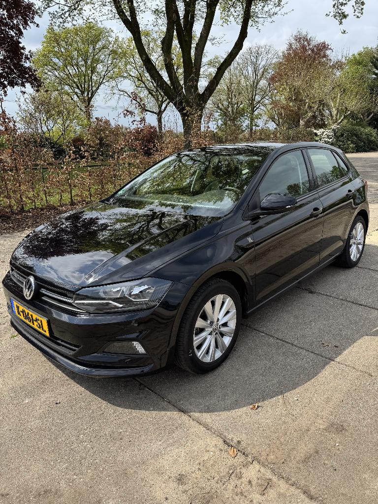 Volkswagen Polo 1.0 MPI 80pk 2020 Zwart, Auto's, Voorwielaandrijving, Stof, 40 €/maand, Zwart