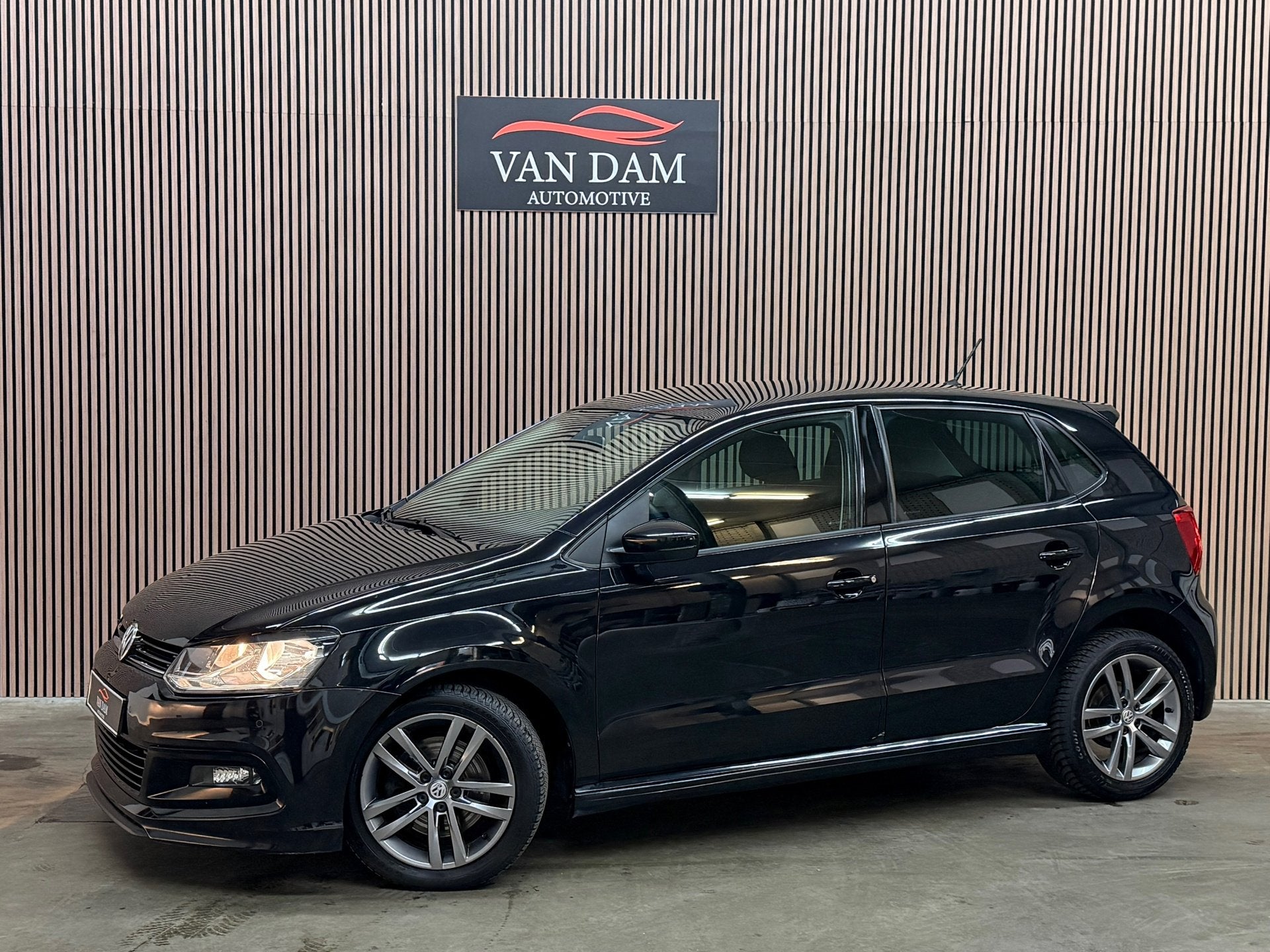 Volkswagen Polo 1.2 TSI R-Line 2016 DSG CRUISE CLIMA BLUETOO, Auto's, Stof, Gebruikt, 4 cilinders, 1039 kg