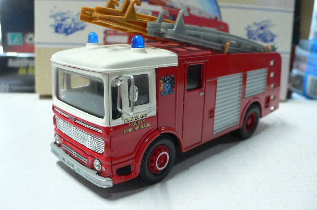 aec cleveland brandweerpompauto- corgi - 1/50, Hobby en Vrije tijd, Modelauto's | 1:50, Zo goed als nieuw, Bus of Vrachtwagen