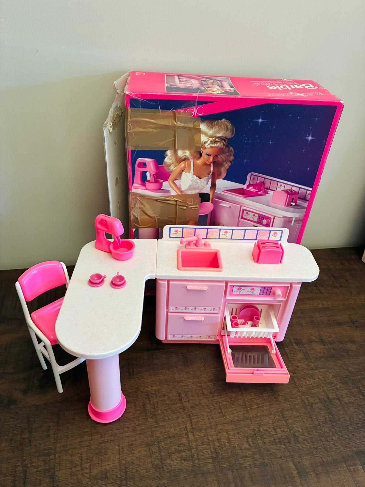 Vintage Barbie Pink Magic Cooking Center 1990, Ophalen of Verzenden, Zo goed als nieuw, Poppenhuis
