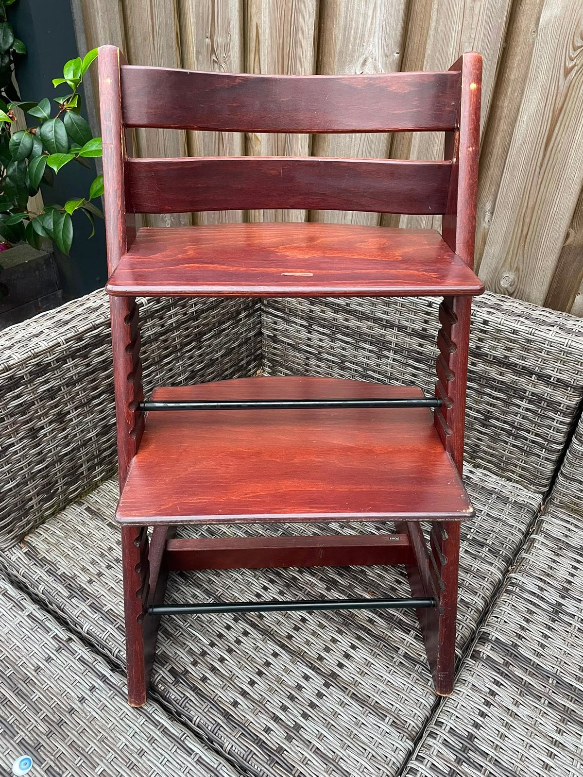 Stokke tripp trapp - walnoot/donker bruin, Kinderen en Baby's, Kinderstoelen, Ophalen, Zo goed als nieuw, Meegroeistoel