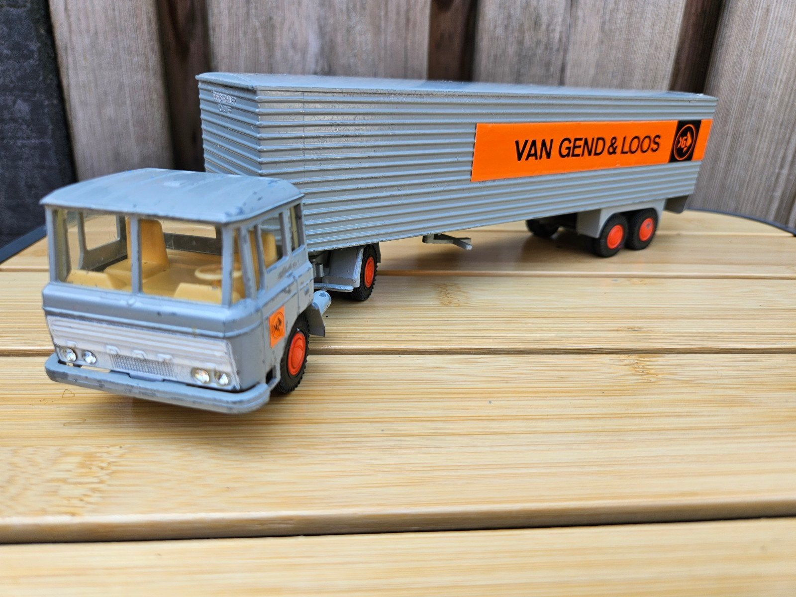Lioncar Daf 2600 Van Gend en Loos Eurotrailer (2) 1:50, Ophalen of Verzenden, Zo goed als nieuw, Bus of Vrachtwagen, Lion Toys