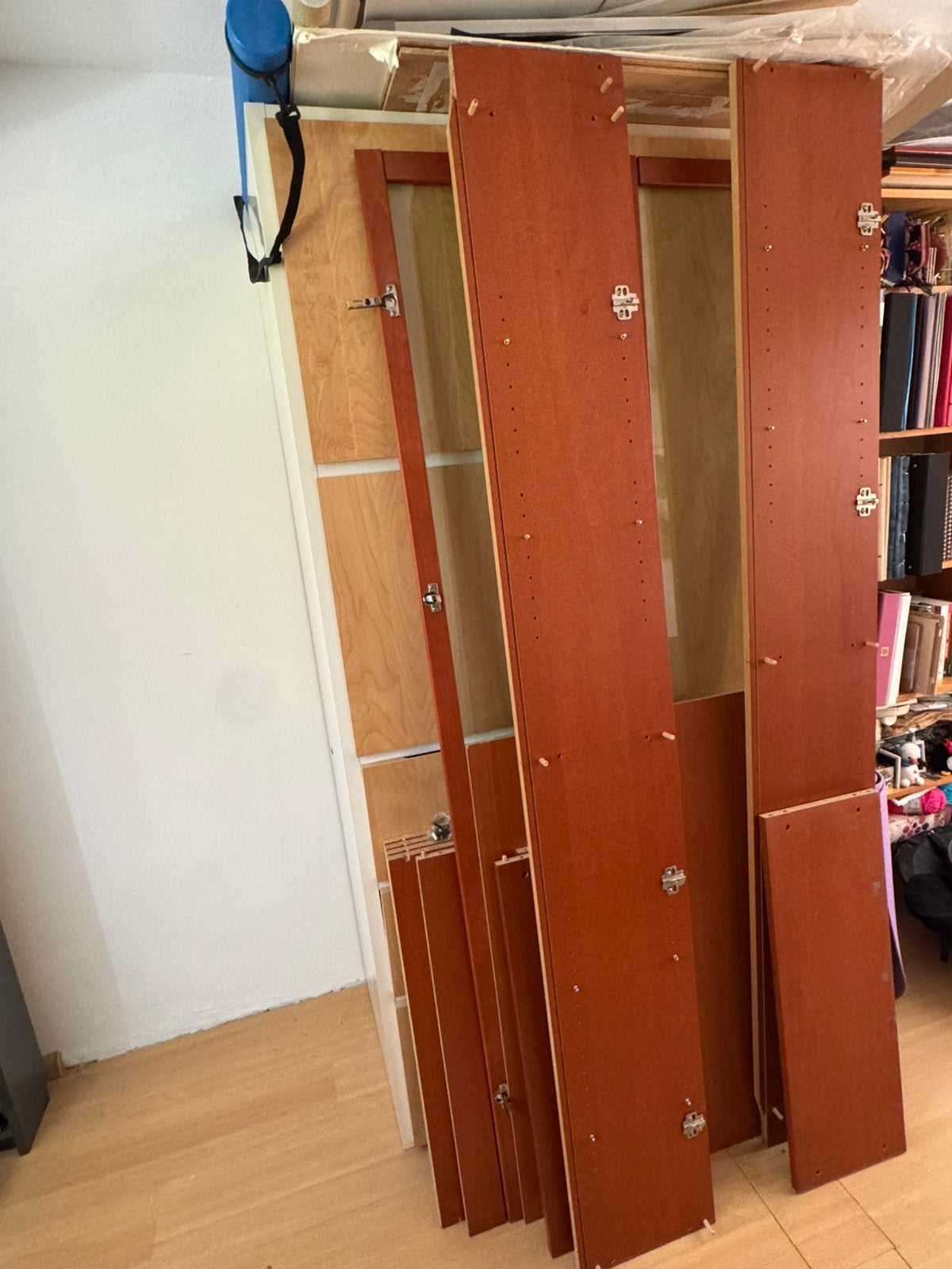 Billy Boekenkast -Kersenhout met glazen deuren, Huis en Inrichting, Kasten | Boekenkasten, Gebruikt, 200 cm of meer, Kersenhout