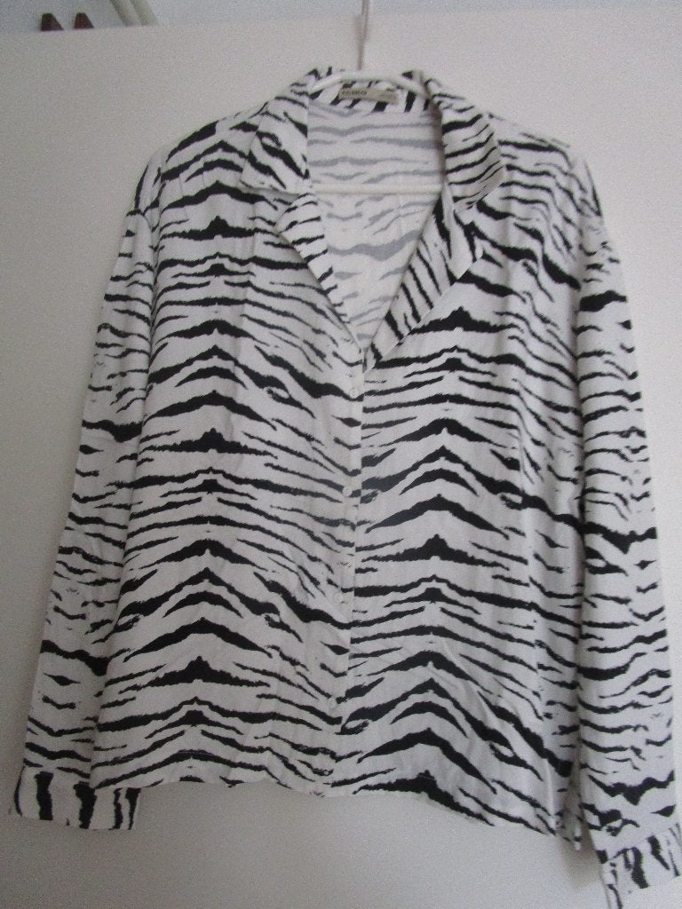 Pull & Bear blouse  maat M wit/zwart, Maat 38/40 (M), Wit, Ophalen of Verzenden, Zo goed als nieuw