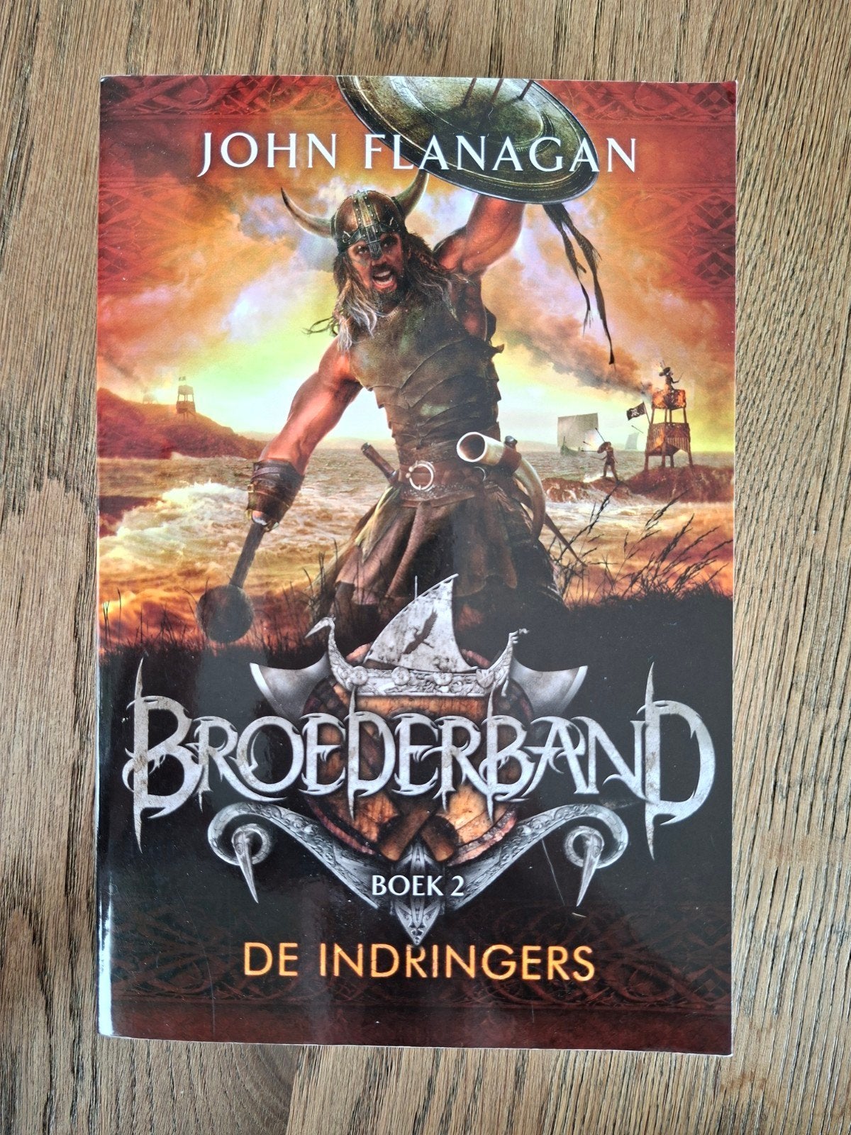 Broederband 2: De Indringers - John Flanagan, Boeken, Ophalen of Verzenden, Zo goed als nieuw, John Flanagan
