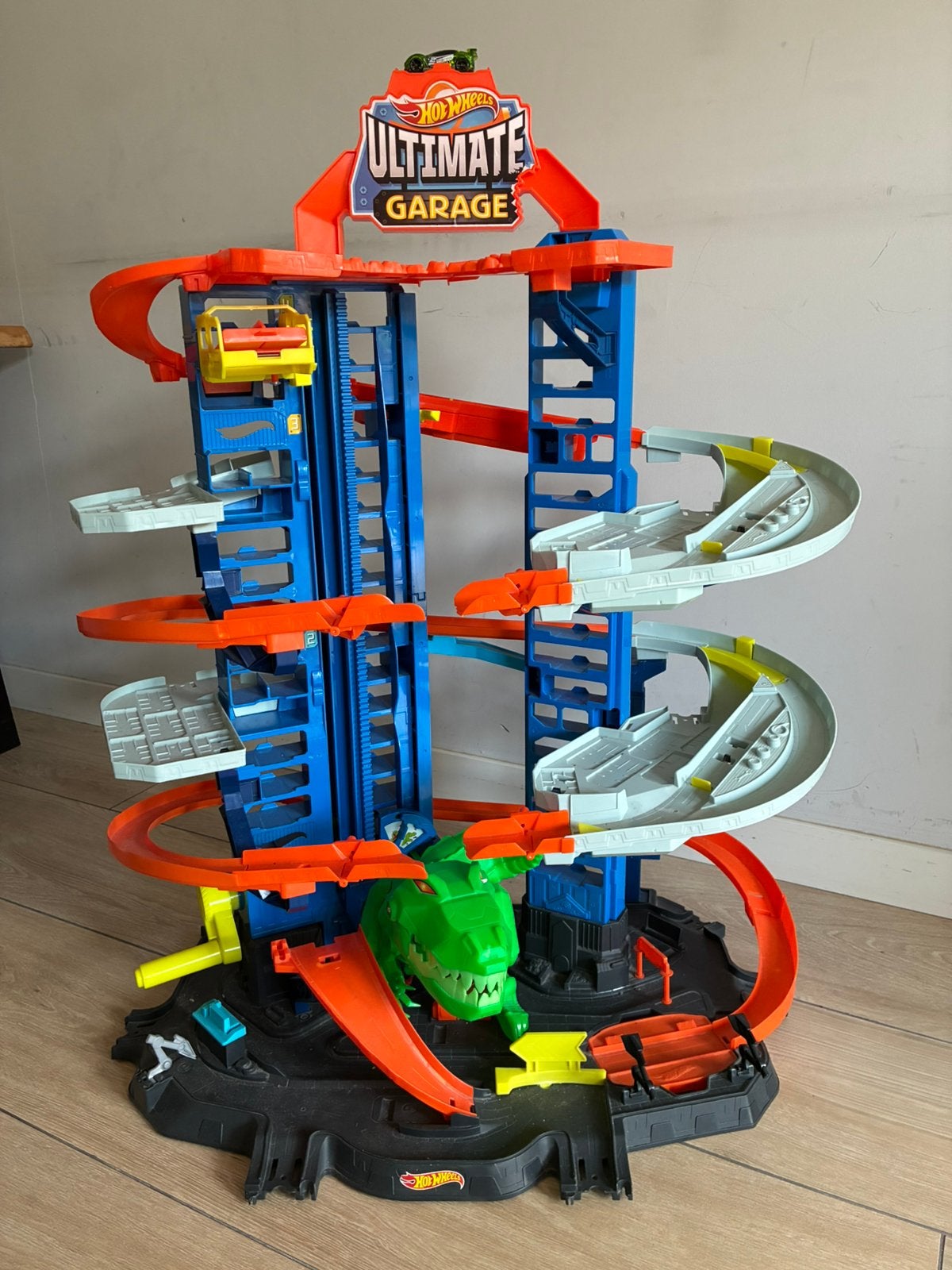 Hot Wheels Ultieme Garage Dino, Kinderen en Baby's, Speelgoed | Racebanen, Ophalen, Zo goed als nieuw, Handmatig, Hot Wheels