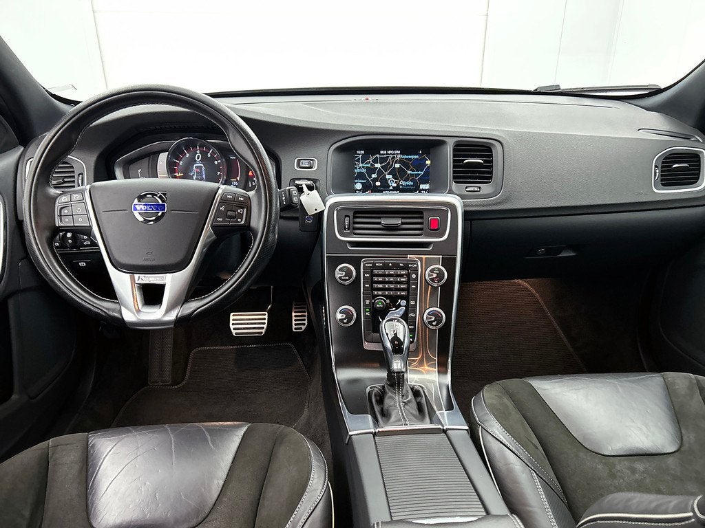 Volvo V60 1.5 T3 R-Design (NL-auto, Goed OnderH, Trekhaak, N, Auto's, Volvo, 4 cilinders, Automatische klimaatregeling, Origineel Nederlands