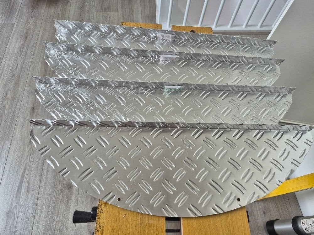 4 stuks Aluminium halve maantjes voor traptrede, Doe-het-zelf en Verbouw, Metalen, Ophalen of Verzenden, Nieuw, Aluminium