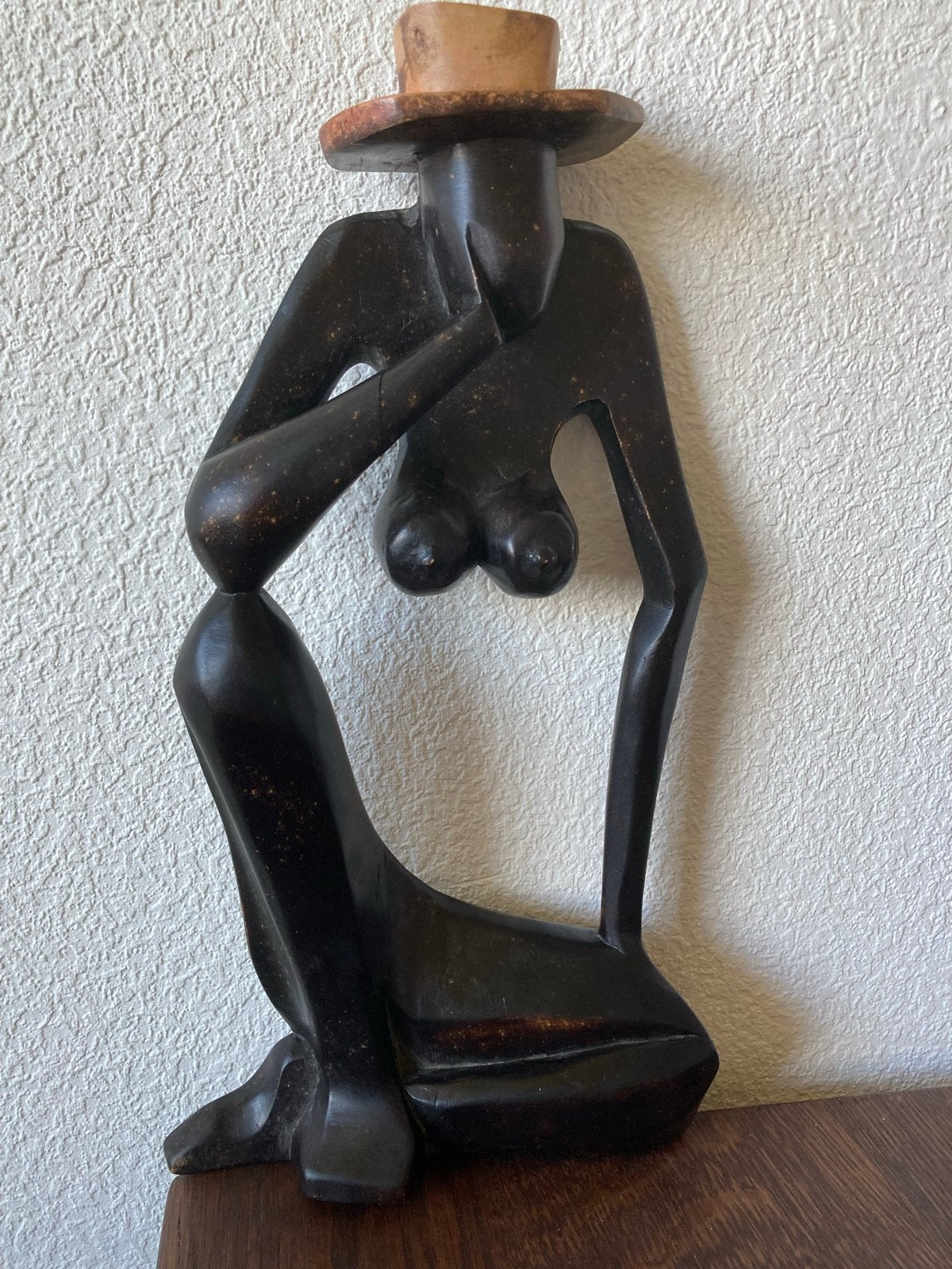 Gestileerd houtsnijwerk 'De Denker' uit West-Afrika, Houtsnijwerk, Ophalen of Verzenden, Handgemaakt, 20 - 50 cm