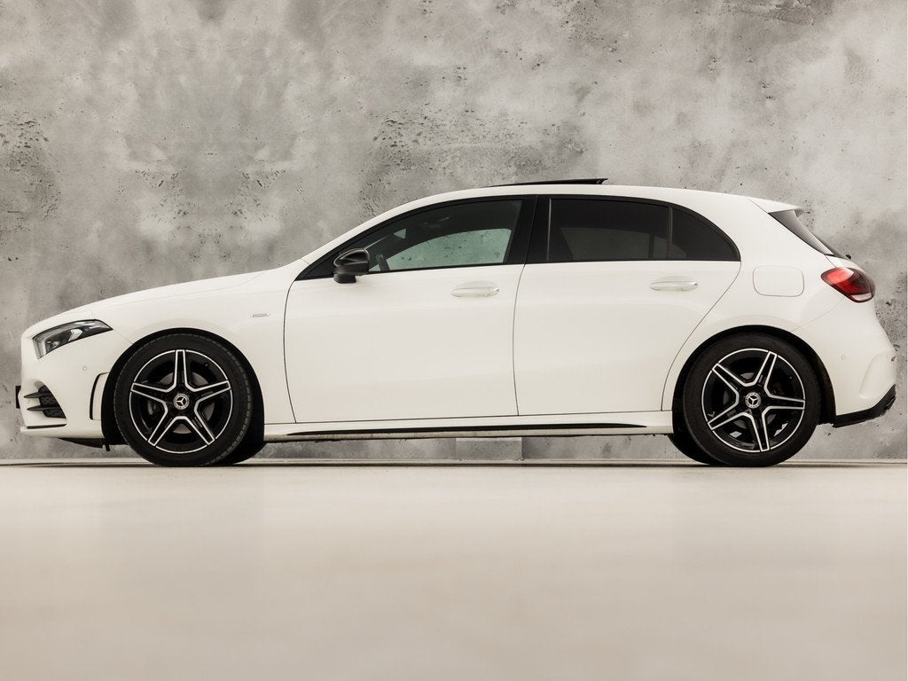 Mercedes-Benz A-Klasse 180 AMG Sport Automaat (PANORAMADAK,, Auto's, 12 maanden, 136 pk, Gebruikt, 4 cilinders