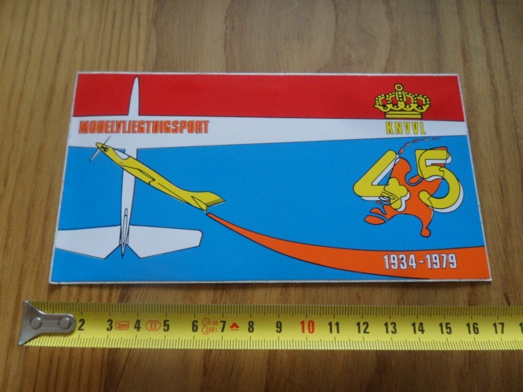 sticker  KNVVL  Modelvliegtuigsport 1934 - 1979 45 jaar, Verzamelen, Ophalen of Verzenden, Zo goed als nieuw