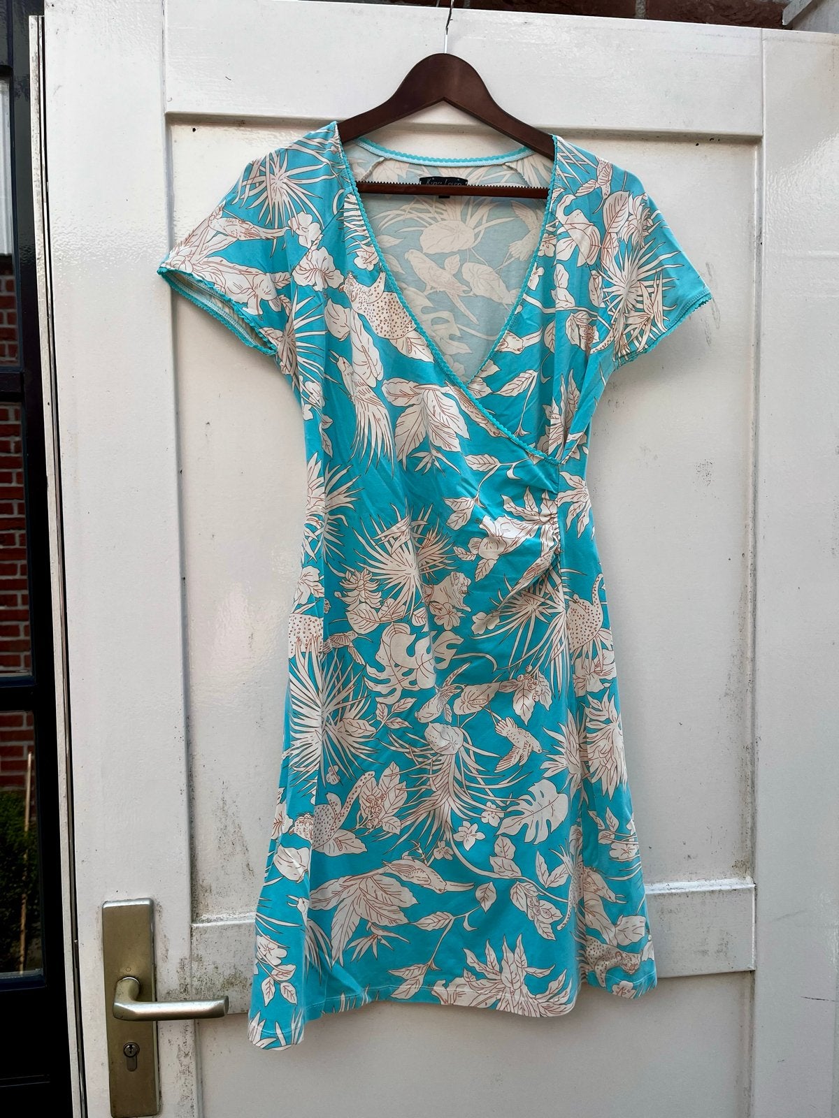 King Louie Wikkeljurk met tropische print, Kleding | Dames, Jurken, Blauw, Maat 42/44 (L), Ophalen of Verzenden, Zo goed als nieuw