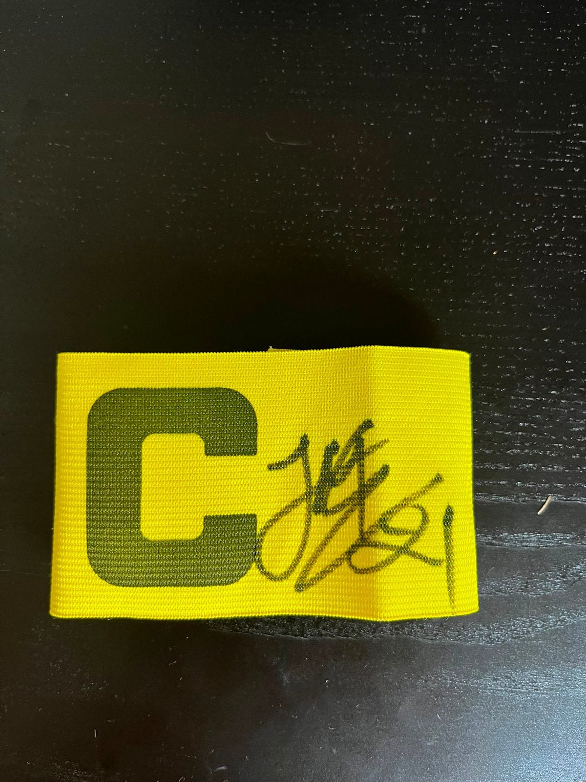 Gesigneerde aanvoerdersband van Jorthy Mokio, Verzamelen, Sportartikelen en Voetbal, Ophalen of Verzenden, Nieuw, Ajax, Overige typen