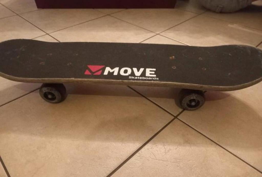 Skateboard Intertoys - MOVE Skateboards, Sport en Fitness, Skateboarden, Ophalen, Gebruikt, Skateboard