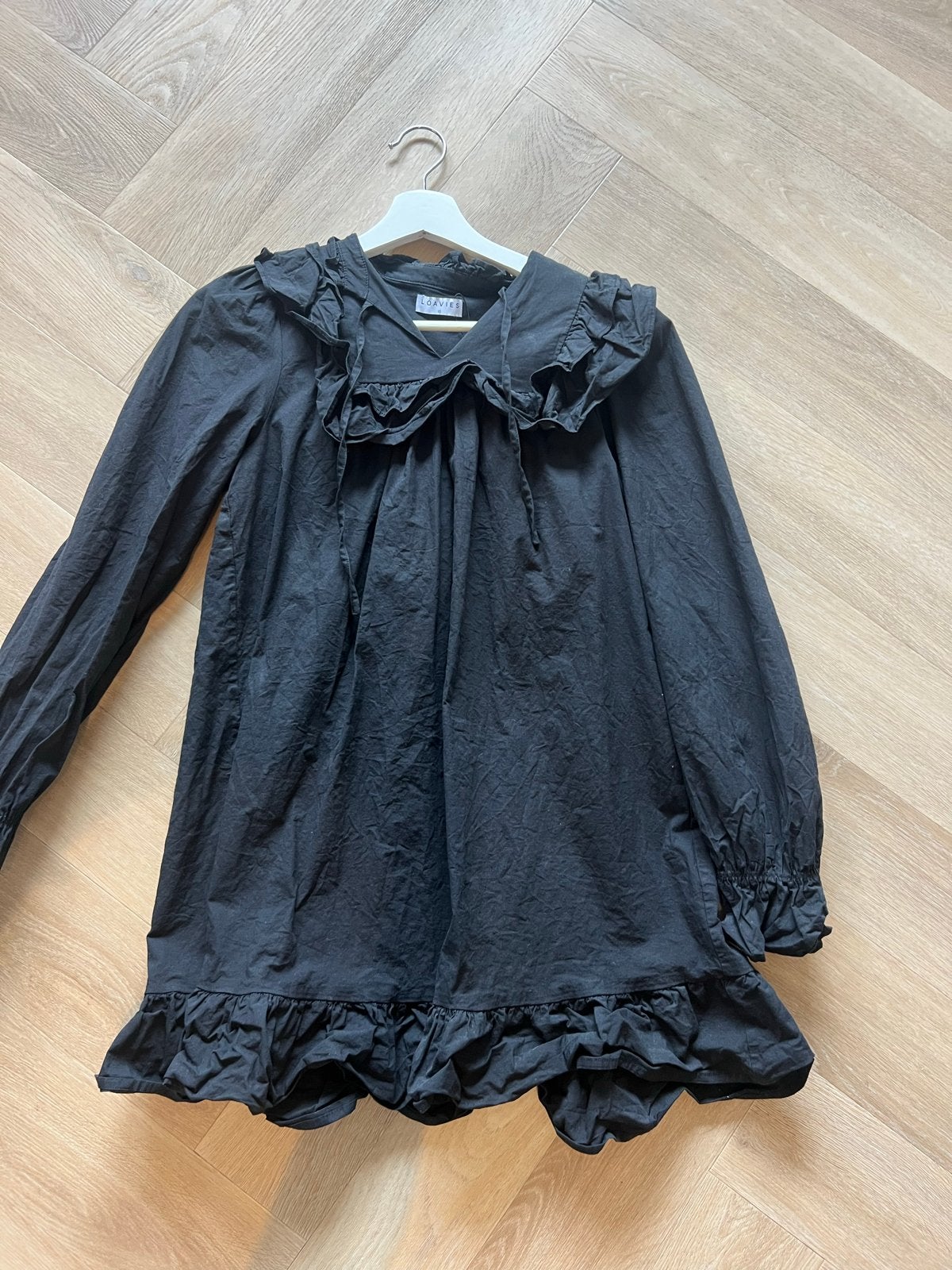 Zwarte Loavies jurk met ruches - Maat XS, Zwart, Ophalen of Verzenden, Zo goed als nieuw, Maat 34 (XS) of kleiner