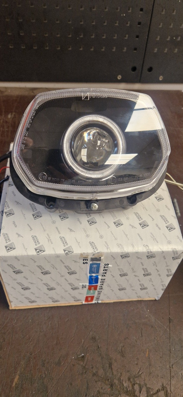 Vespa sprint angel xenon angeleye Koplamp, Fietsen en Brommers, Ophalen of Verzenden, Zo goed als nieuw, Koplamp, Vespa