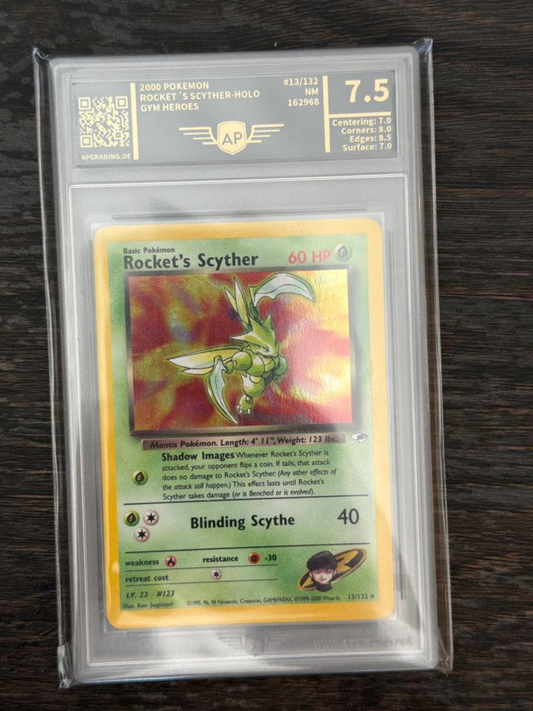 Pokémon Rocket's Scyther Holo 13/132 AP Graded 7.5 NM, Hobby en Vrije tijd, Verzamelkaartspellen | Pokémon, Zo goed als nieuw
