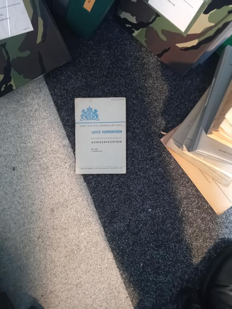 technische handboeken, Verzenden, Zo goed als nieuw, Landmacht, 1945 tot heden